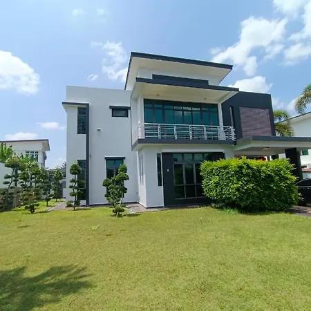 Melaka Castle Home